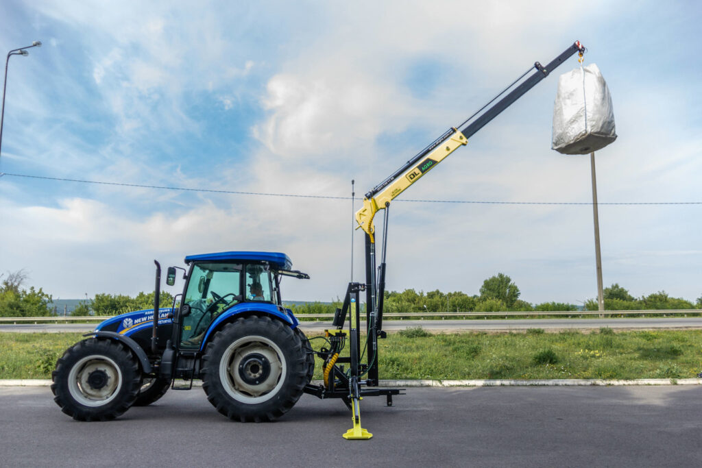 stationary load handling crane