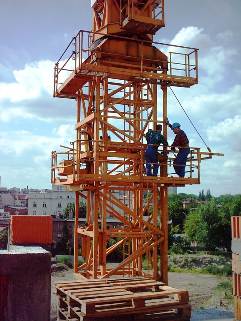 training in the use of stationary cranes  
